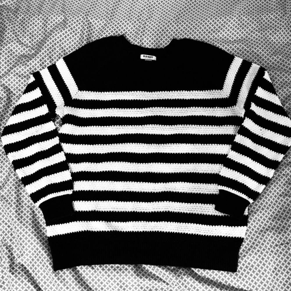 Old Navy Black and White Striped Crewneck Sweater